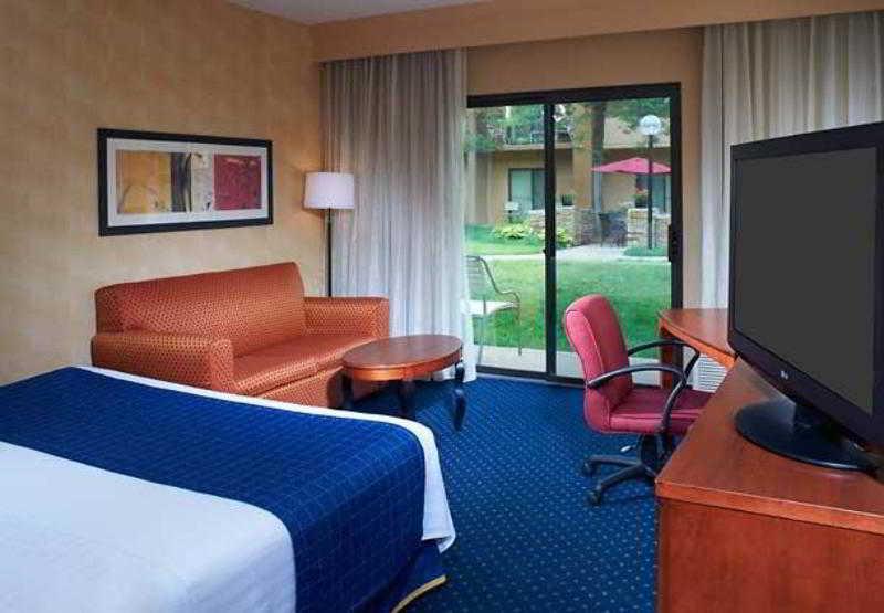 Courtyard By Marriott Chicago Naperville Habitación foto